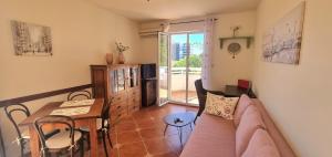 Charming Sea View Apartment near Beach & Old Town