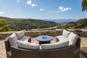 Blue Jasmine Villa - Private Pool and Garden