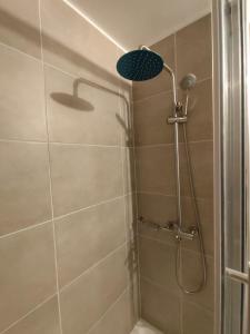 Modern Apartment - 2 Bedroom & 2 Bathrooms & Parking