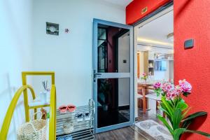 Modern 2BR Family Apt In Ngara #Near CBD #Free WiFi #Free Parking