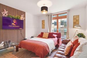 Elegant Canalside 2BR Mailbox stay with Free Parking - Sleeps 6