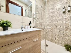 Cozy Studio with Terrace Near Center by TuriVida