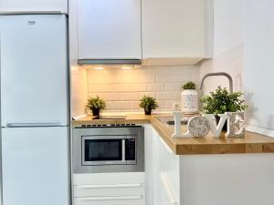 Cozy Studio with Terrace Near Center by TuriVida