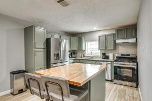 5 Mi to Daikin Park & Dtwn! Family Home w Patio