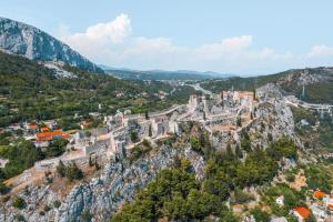 Kuća za odmor Vinka s hidromasažnom kadom, uz rijeku Jadro