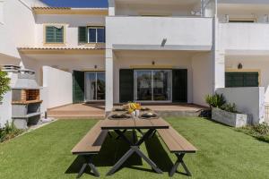 #375 Spacious Townhouse with Pool, BBQ & Parking