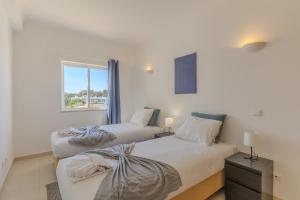 #375 Spacious Townhouse with Pool, BBQ & Parking
