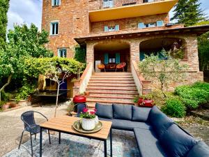 Villa Gioiella Sleeps 13 Near Cortona & Montepulciano
