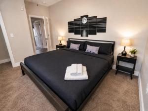 Executive 3BR Downtown Birmingham with Game Table