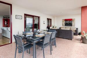 Fabuloso ático con amplia terraza y vistas al mar, Ideal Familias
