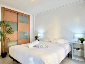 Tranquil Coastal Boutique Apartment for 12 by TuriVida