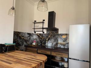 Modern Central SeaFront Gem - Sleeps 2-4 - 2 beds