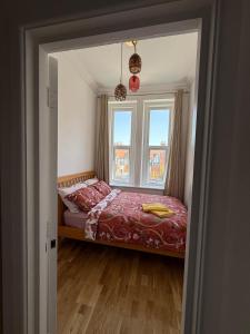 Modern Central SeaFront Gem - Sleeps 2-4 - 2 beds