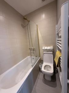 Modern Central SeaFront Gem - Sleeps 2-4 - 2 beds