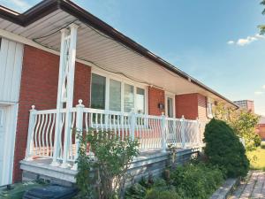 Spacious 3BR Family Home near Fairview Mall