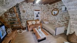 MENELAUS Stone House