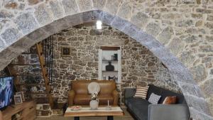 MENELAUS Stone House