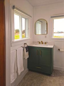 Hunts Point 1-BR Coastal Retreat - Cottage # 8