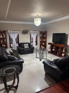 Amplia casa cerca del corazón de Querétaro
