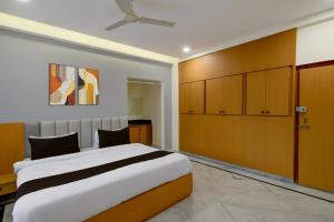 Hotel V CHECK INN