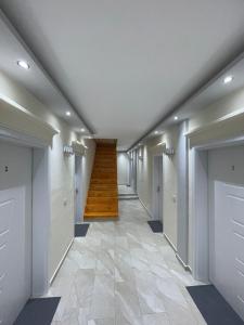 Dragobia House & Table