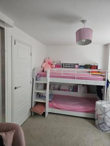 3 bed mid terraced house with 2 allocated parking spaces and recliner sofa
