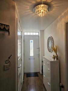 3 bed mid terraced house with 2 allocated parking spaces and recliner sofa