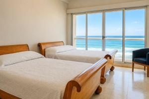 Oceanfront luxury Apartment in Acapulco Diamante