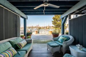 Captains Quarters Waterfront & Pool