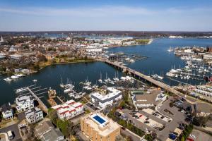Captains Quarters Waterfront & Pool