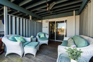 Captains Quarters Waterfront & Pool