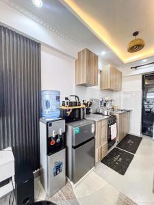Bright and sunlit studio near CBD with a gym