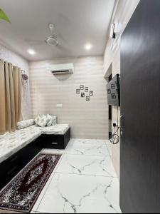 Modern 1BHK in Vaishali Nagar Jaipur Couple Friendly WiFi