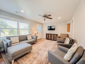 Spacious 3 Bedroom - 2 Bath Home! Gorgeous Waterfront Sunsets - 5 Min to Parris Island