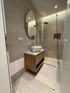 Modern Oasis - 5-Min Walk to Beach