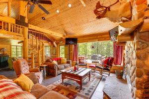 Angler Friendly! Pere Marquette Riverfront Retreat