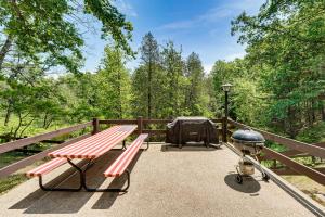 Angler Friendly! Pere Marquette Riverfront Retreat