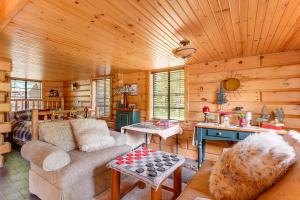 Angler Friendly! Pere Marquette Riverfront Retreat