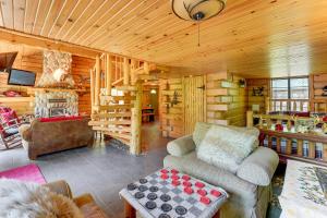 Angler Friendly! Pere Marquette Riverfront Retreat
