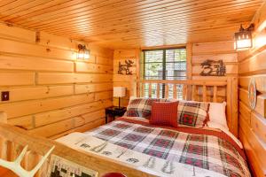 Angler Friendly! Pere Marquette Riverfront Retreat