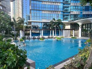 Luxe 1BR in BGC Across Mitsukoshi, Uptown #upt223f