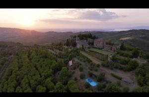 Castello di Mongiovino Vecchio "La Casa sulla Torre"