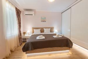 Excellent 2BR Flat In downtown