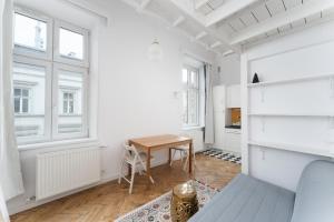 Piłsudskiego City Studio by BookingHost