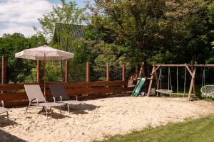 Polana Słowikowa 5 star -domek w górach z całorocznym, podgrzewanym, zadaszonym basenem i z jacuzzi, sauna, basen, plaża, 30 arowy ogród z lasem