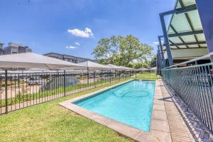 Elegant 2-Bedroom Apartment in Joburgs Waverley Suburb