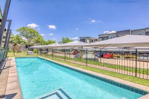 Elegant 2-Bedroom Apartment in Joburgs Waverley Suburb