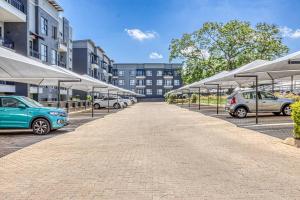 Elegant 2-Bedroom Apartment in Joburgs Waverley Suburb