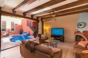 Beautiful home with Private Pool amazing views!