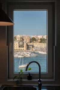 Scenic Harbor Apartment in Historic Three Cities